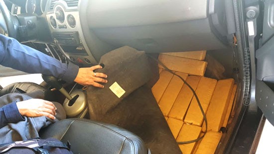 Forma de esconder drogas em carro prova envolvimento do réu com facção criminosa